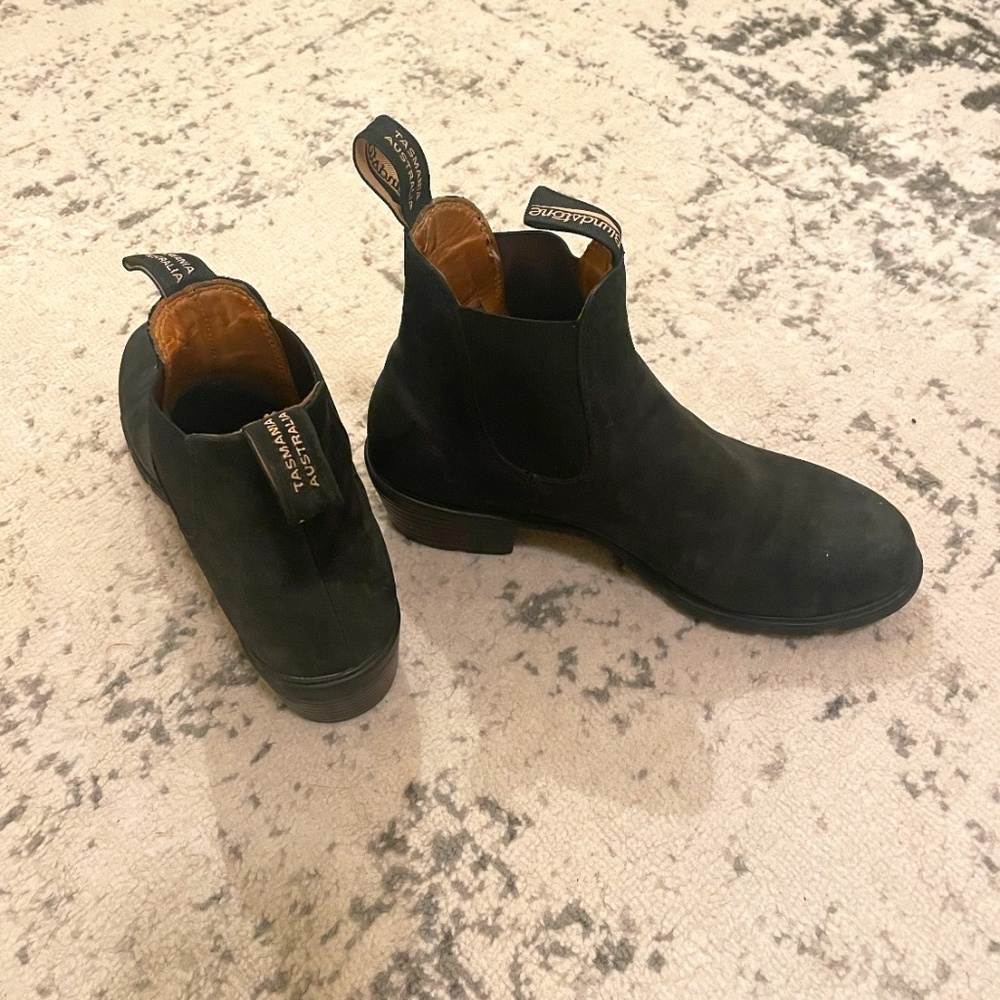 Black Heeled Blundstone Boots